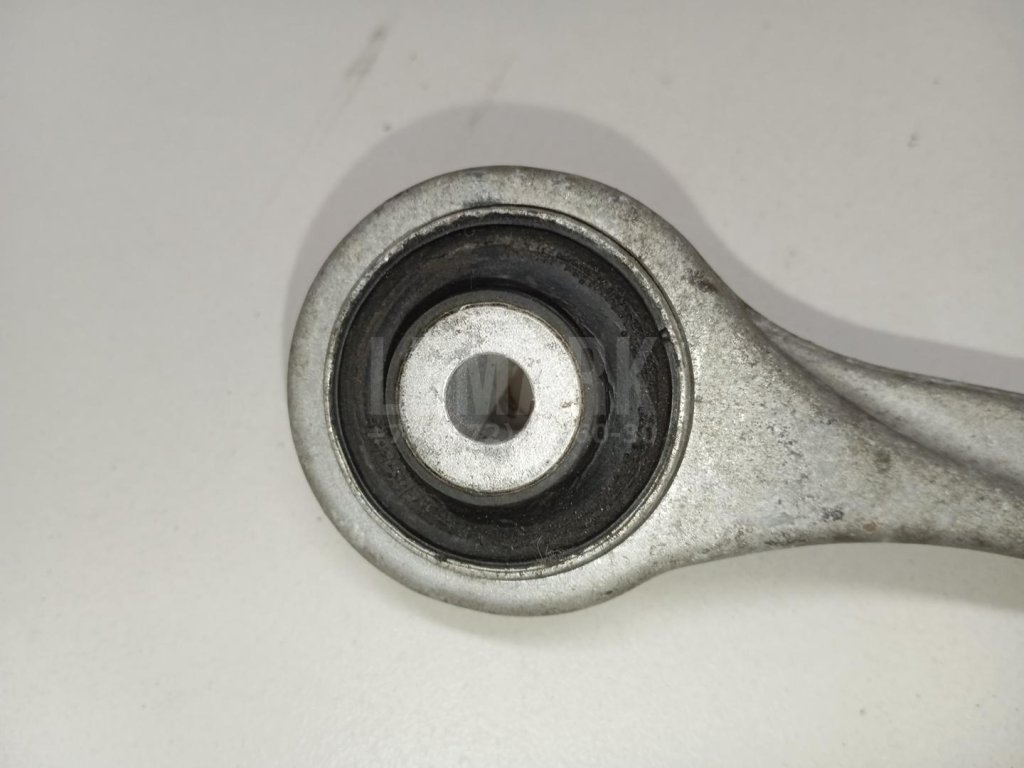 Рычаг передний верхний левый передний