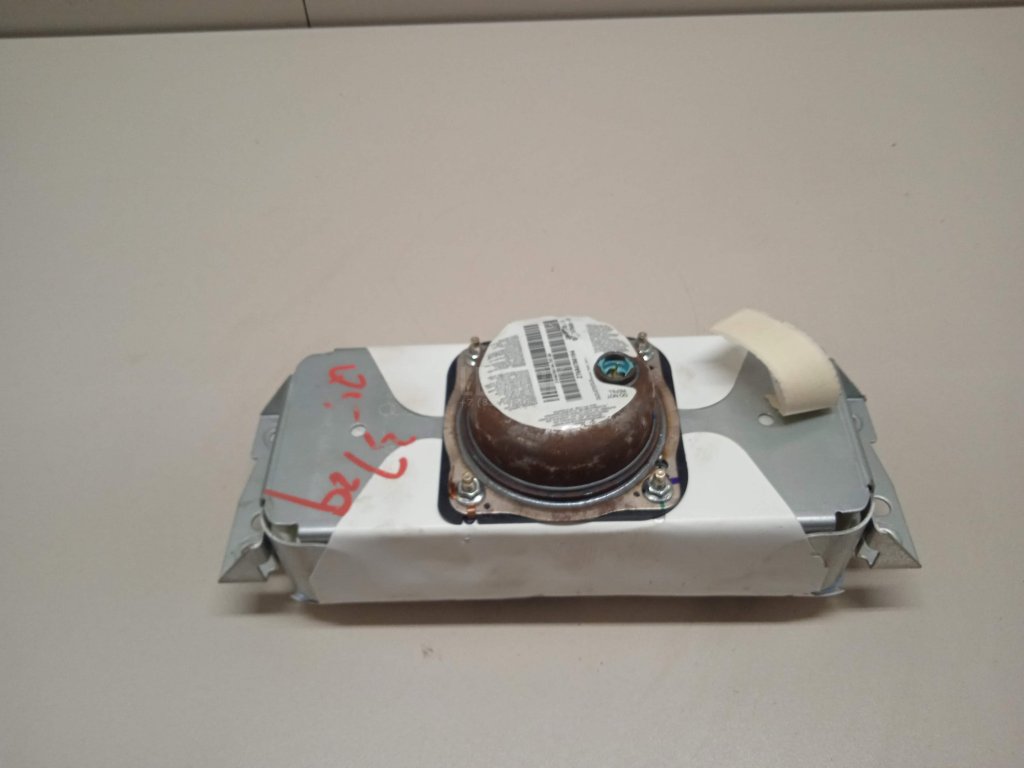 Подушка безопасности пассажирская (в торпедо)