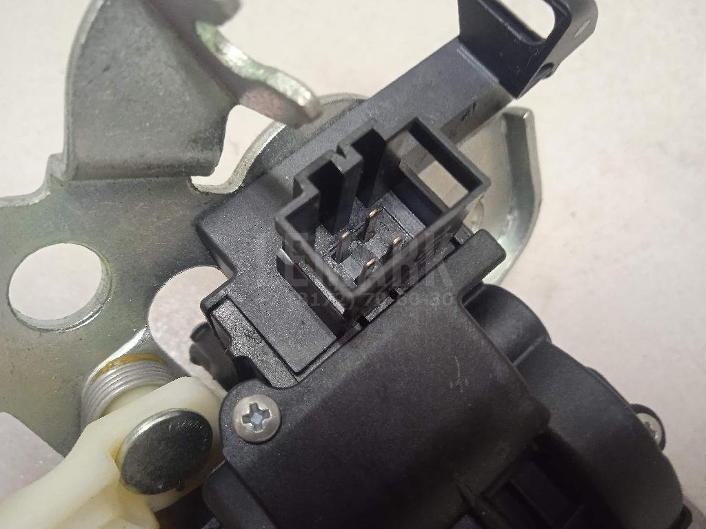 Замок багажника