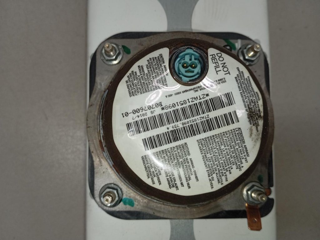 Подушка безопасности пассажирская (в торпедо)