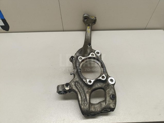 Кулак поворотный передний левый