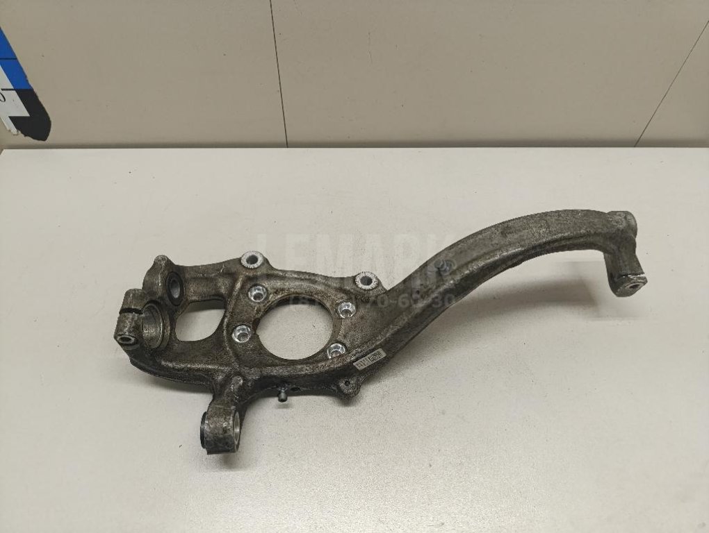 Кулак поворотный передний левый