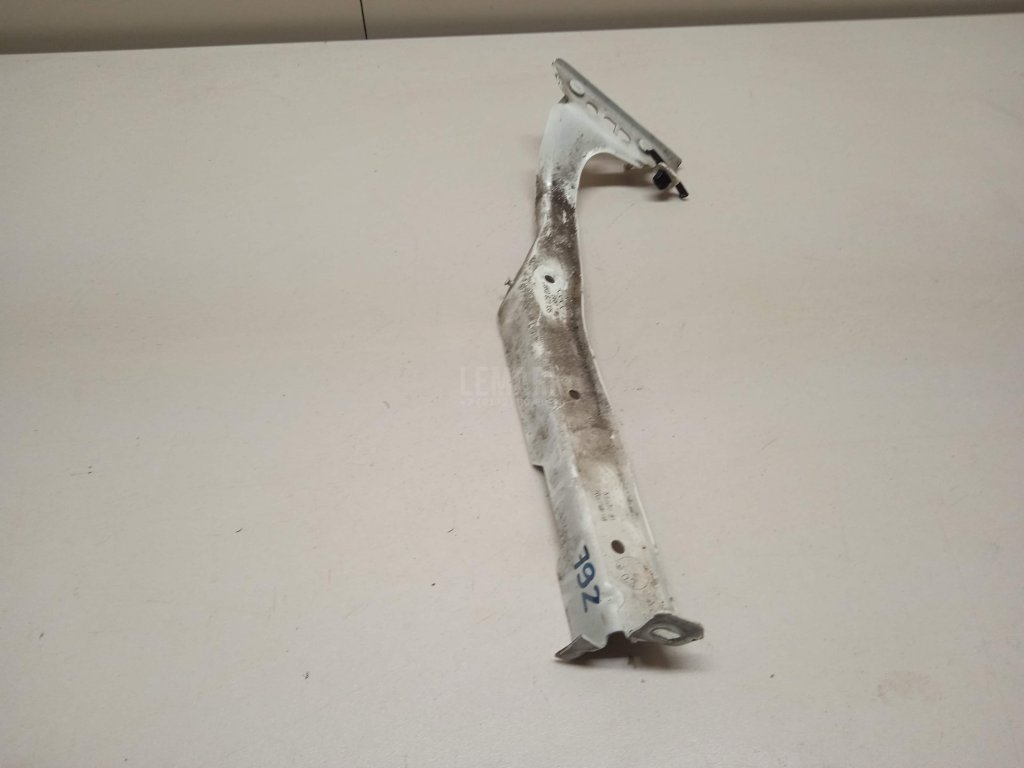 Кронштейн крепления крыла