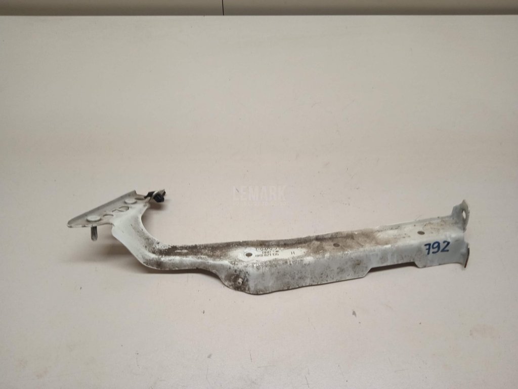 Кронштейн крепления крыла