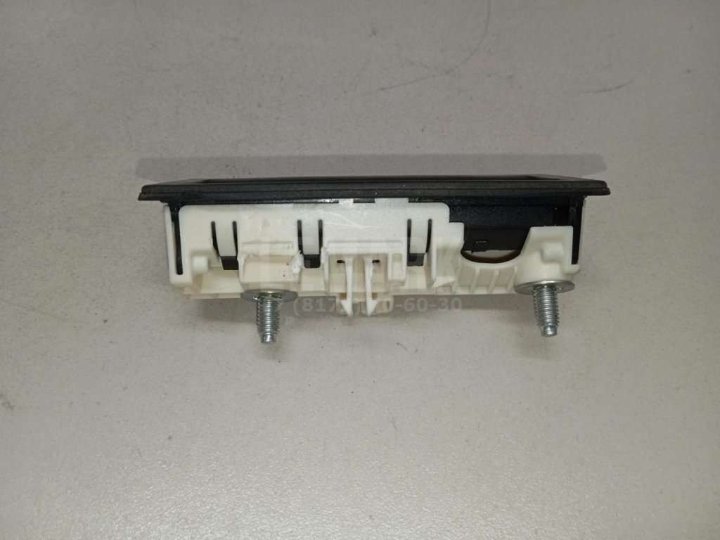 Кнопка открывания багажника