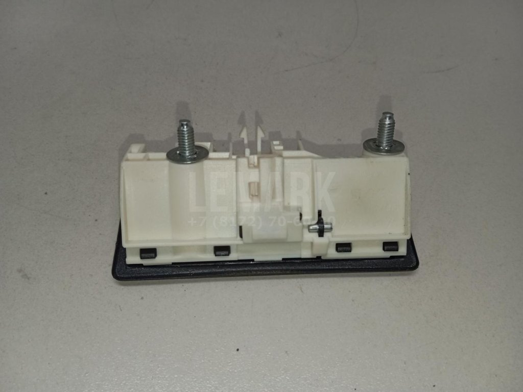 Кнопка открывания багажника