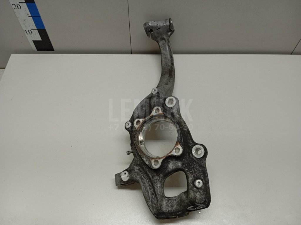 Кулак поворотный передний левый