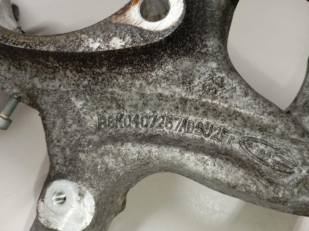 Кулак поворотный передний левый