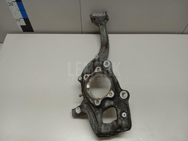 Кулак поворотный передний левый