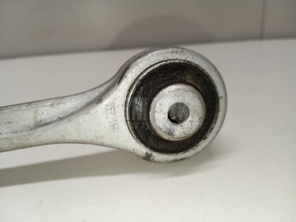 Рычаг передний верхний правый передний