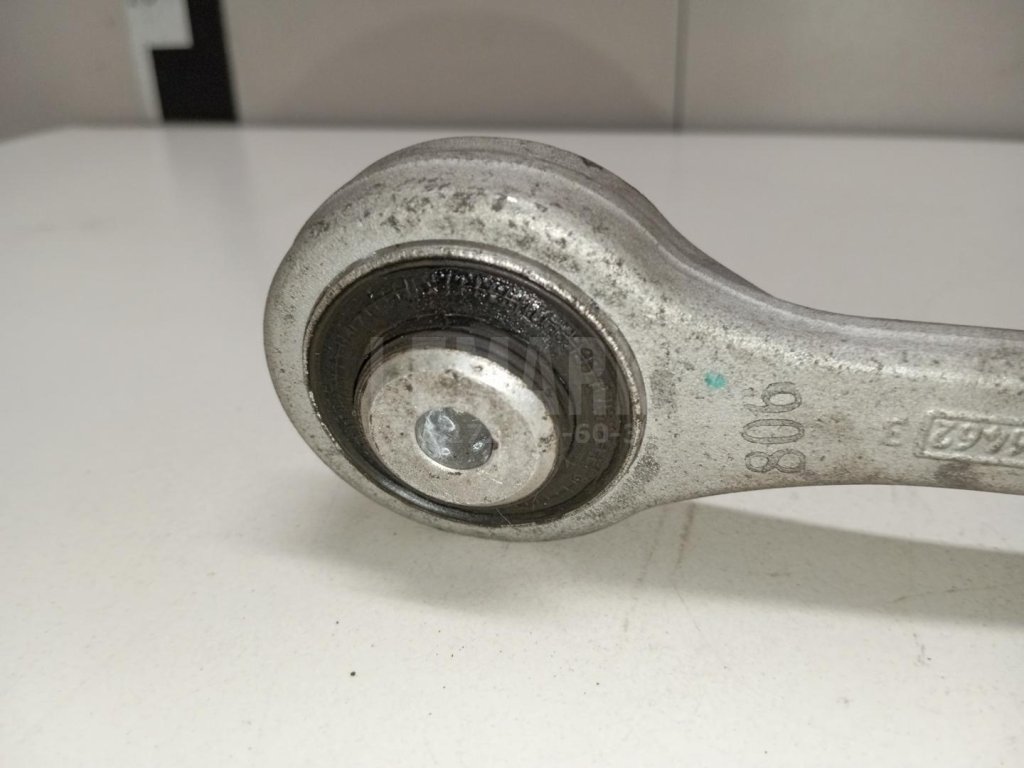 Рычаг передний верхний правый передний