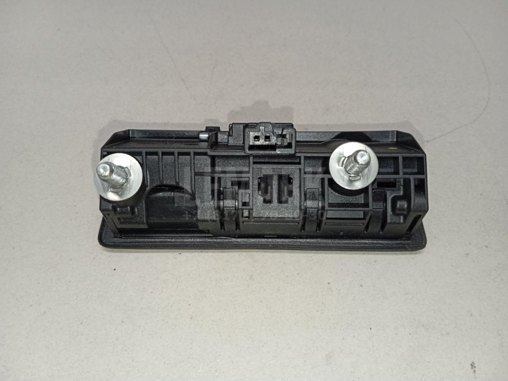 Кнопка открывания багажника