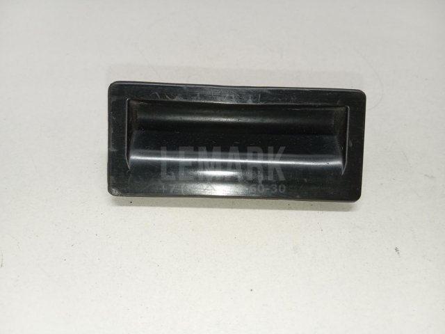 Кнопка открывания багажника