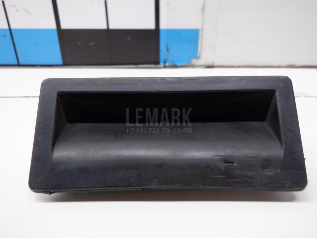 Кнопка открывания багажника