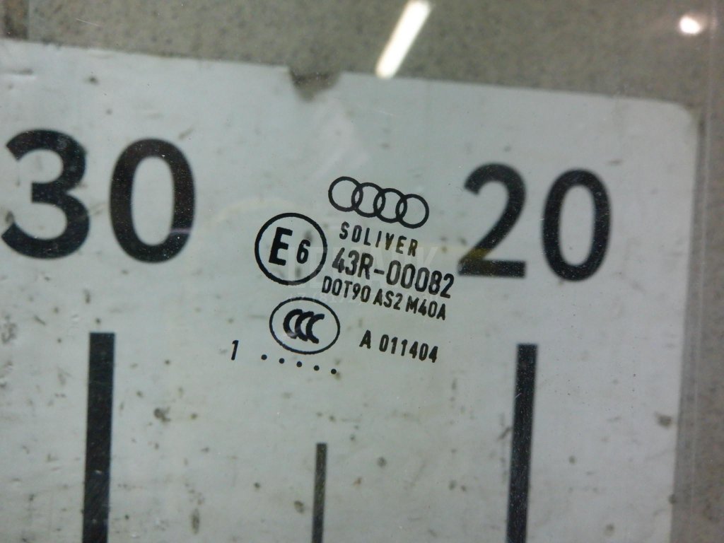 Стекло двери задней правой