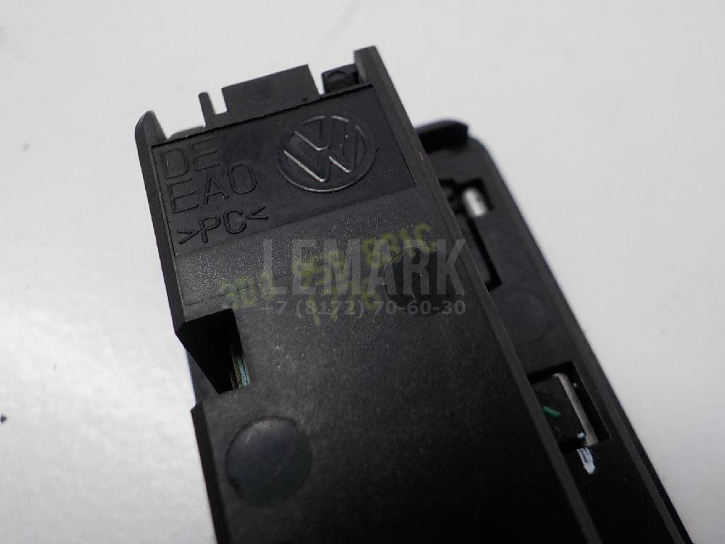 Кнопка открывания багажника