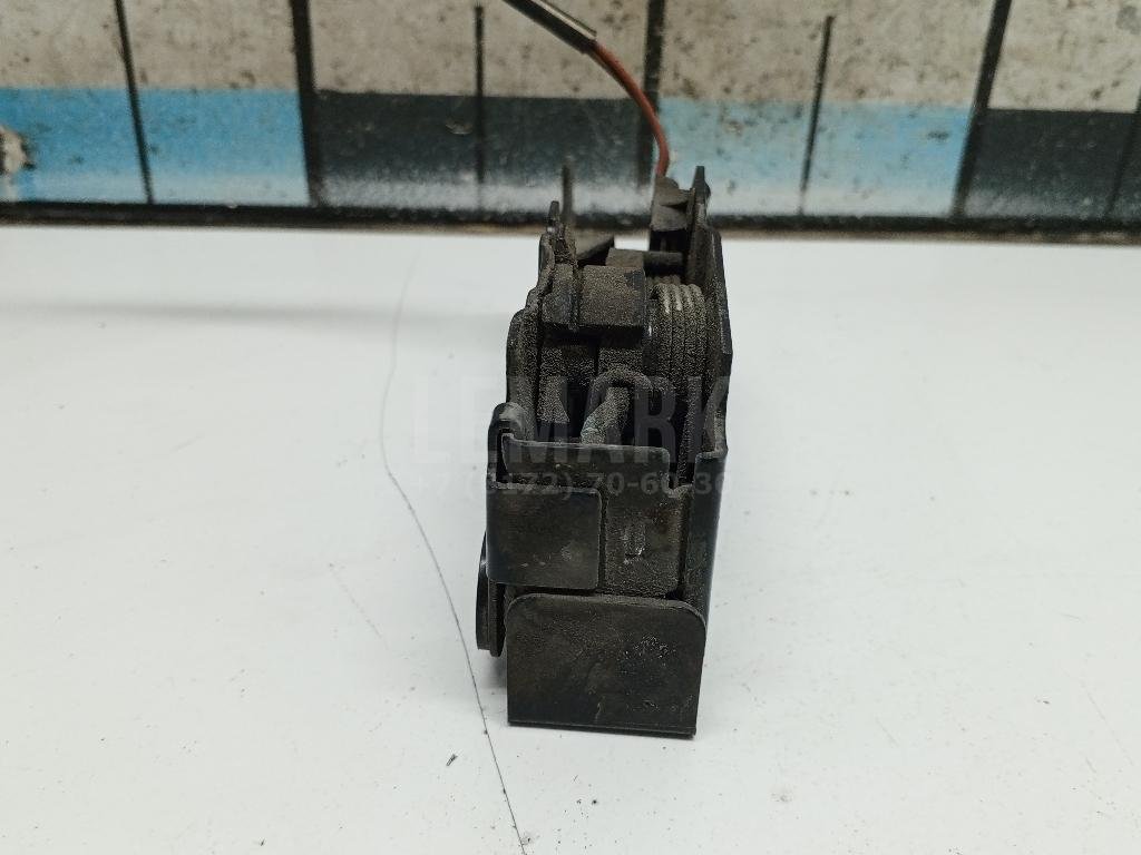 Замок капота