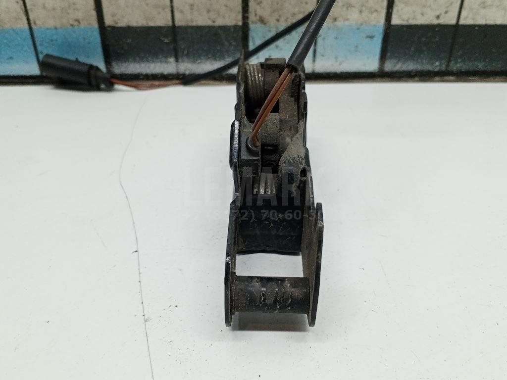 Замок капота