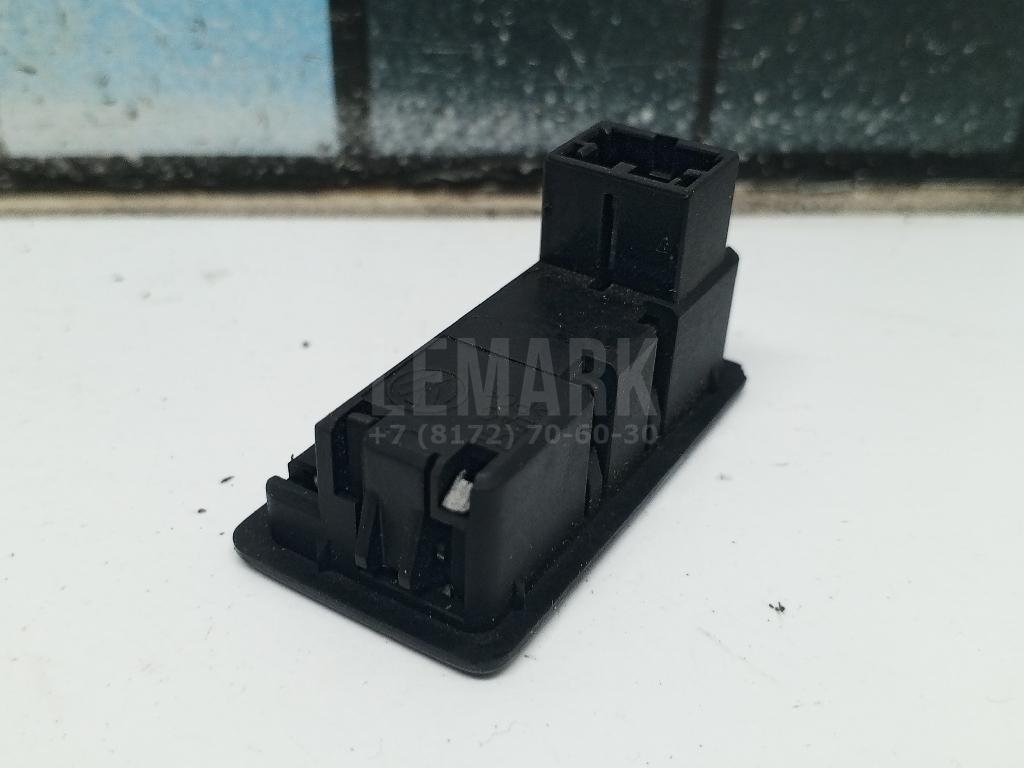 Кнопка открывания багажника