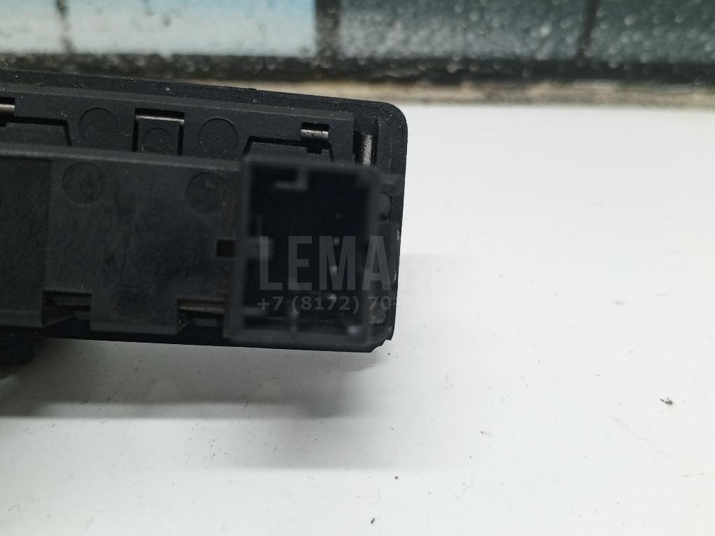 Кнопка открывания багажника