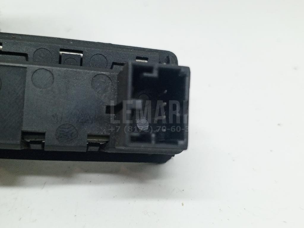 Кнопка открывания багажника