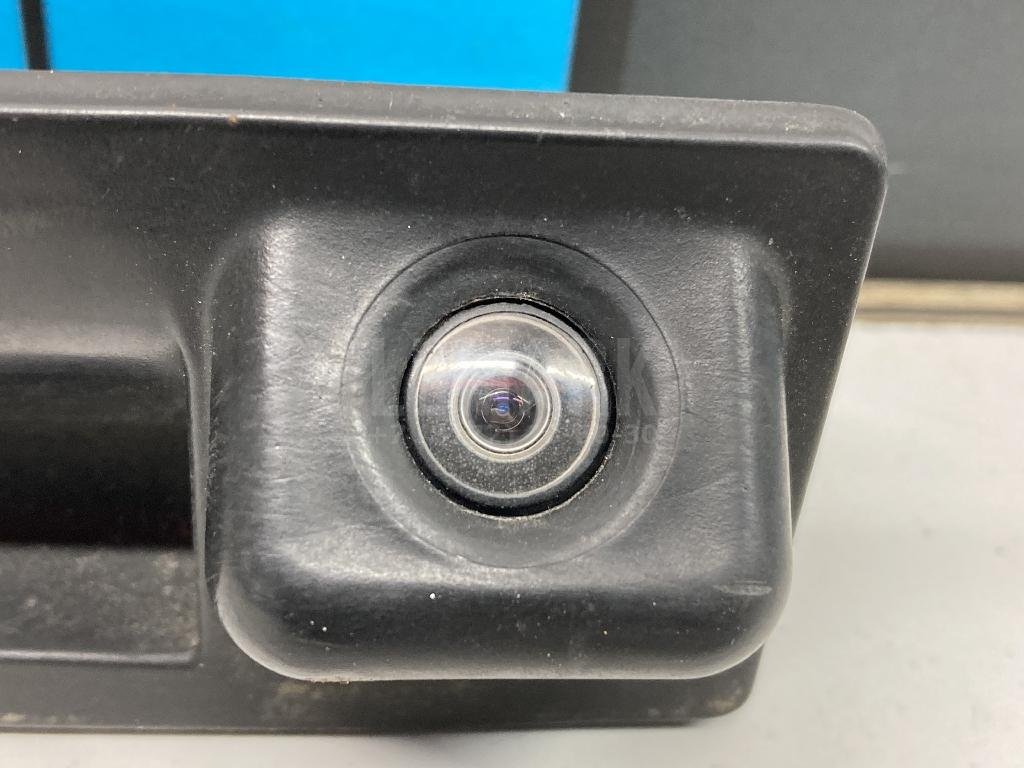 Кнопка открывания багажника