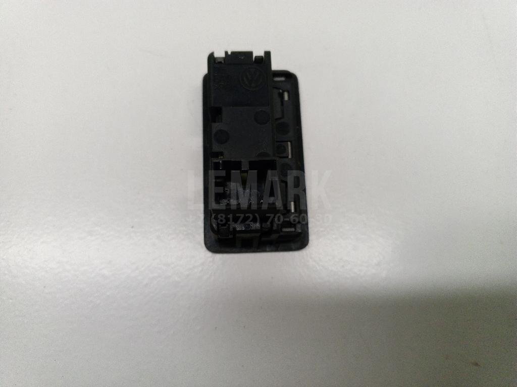 Кнопка открывания багажника