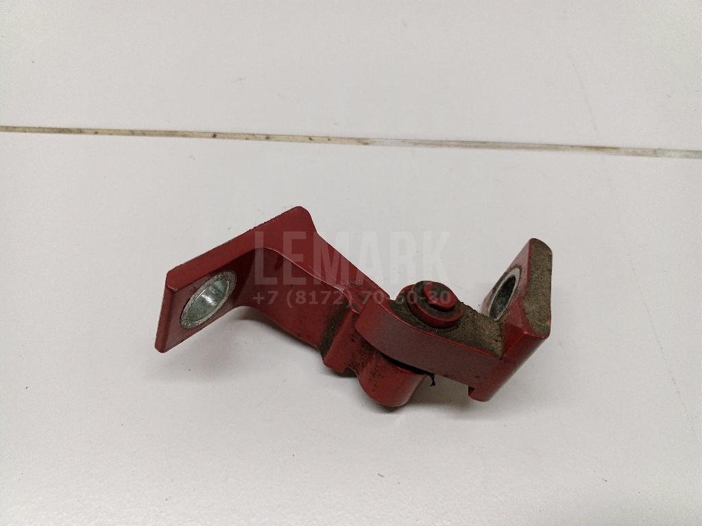 Петля двери