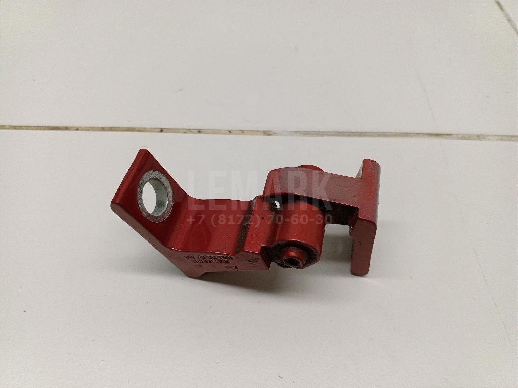 Петля двери