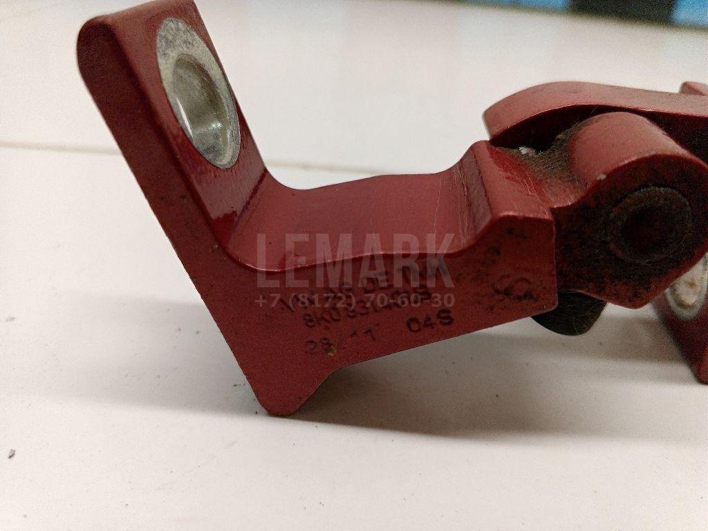 Петля двери