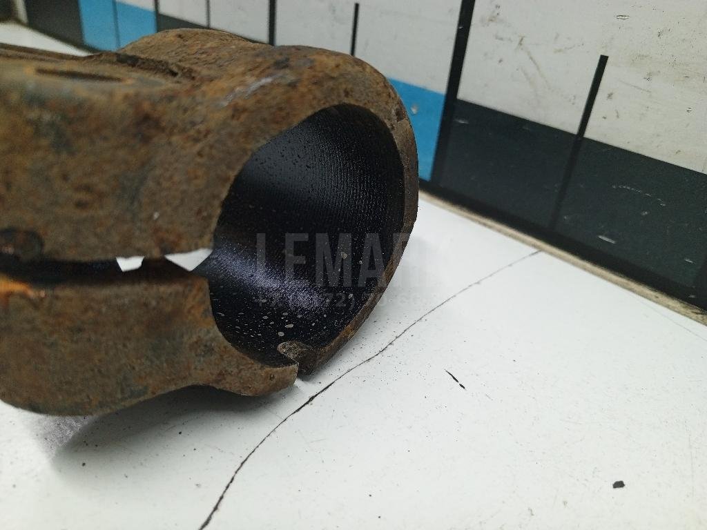 Кронштейн амортизатора