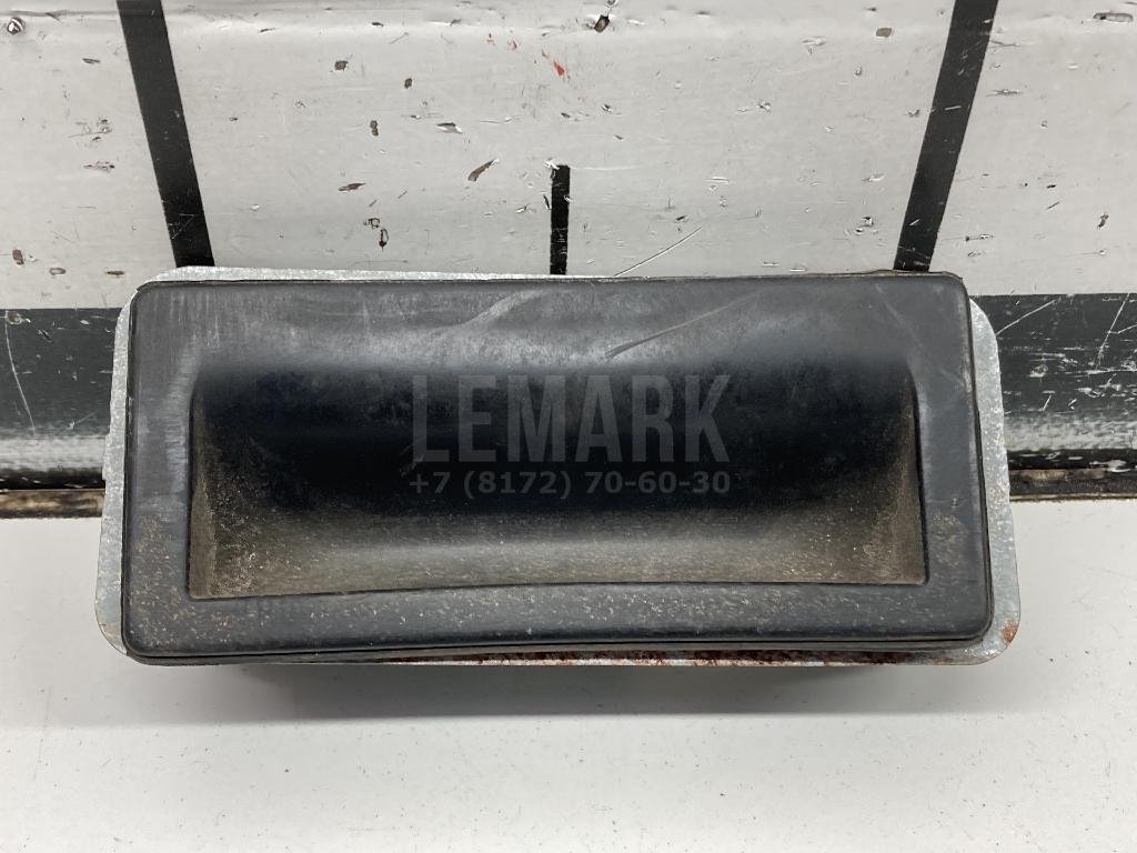 Кнопка открывания багажника