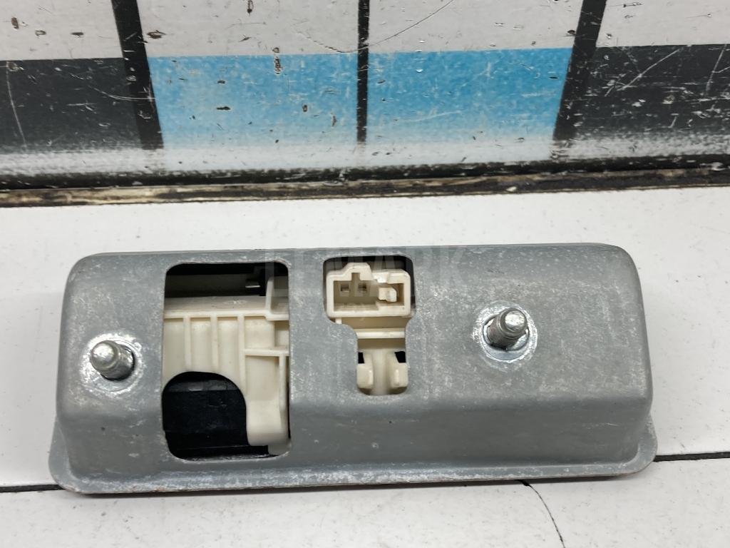 Кнопка открывания багажника