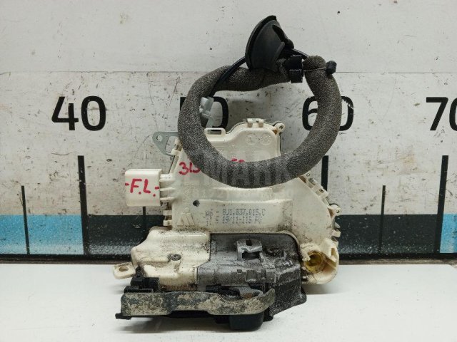 Замок двери передней левой