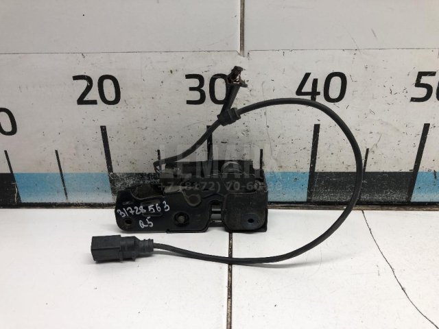 Замок капота