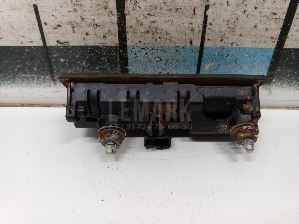 Кнопка открывания багажника