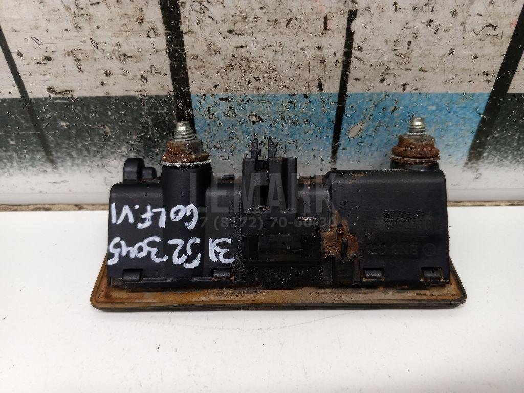 Кнопка открывания багажника