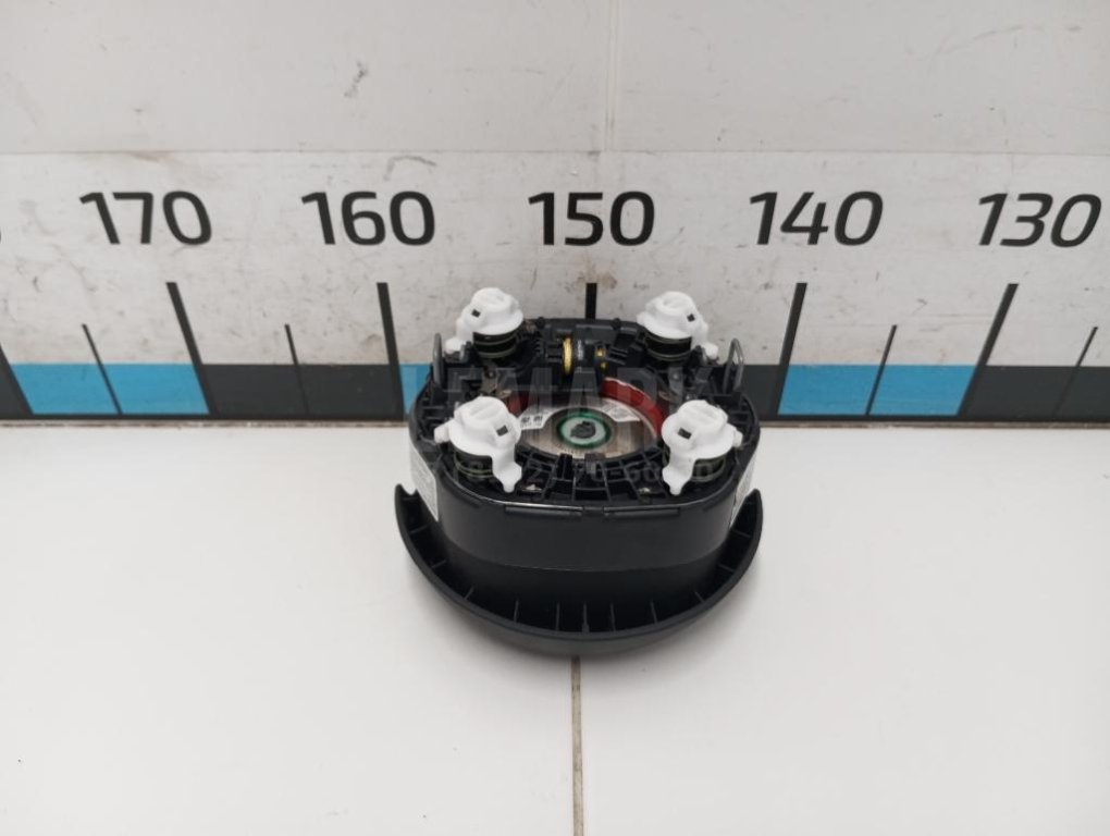 Подушка безопасности в рулевое колесо