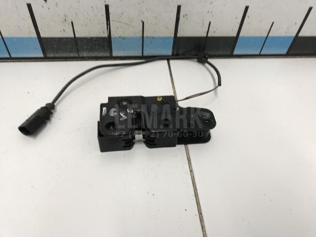 Замок капота