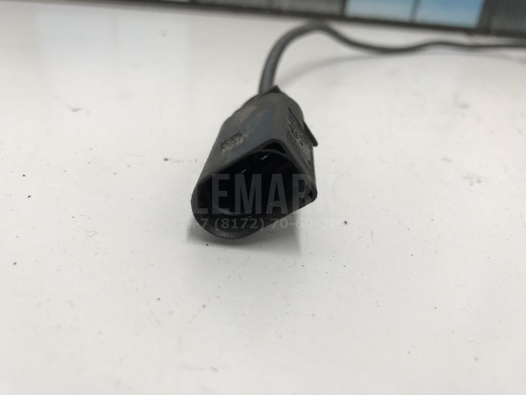 Замок капота