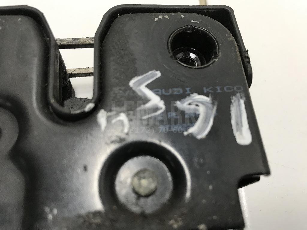 Замок капота