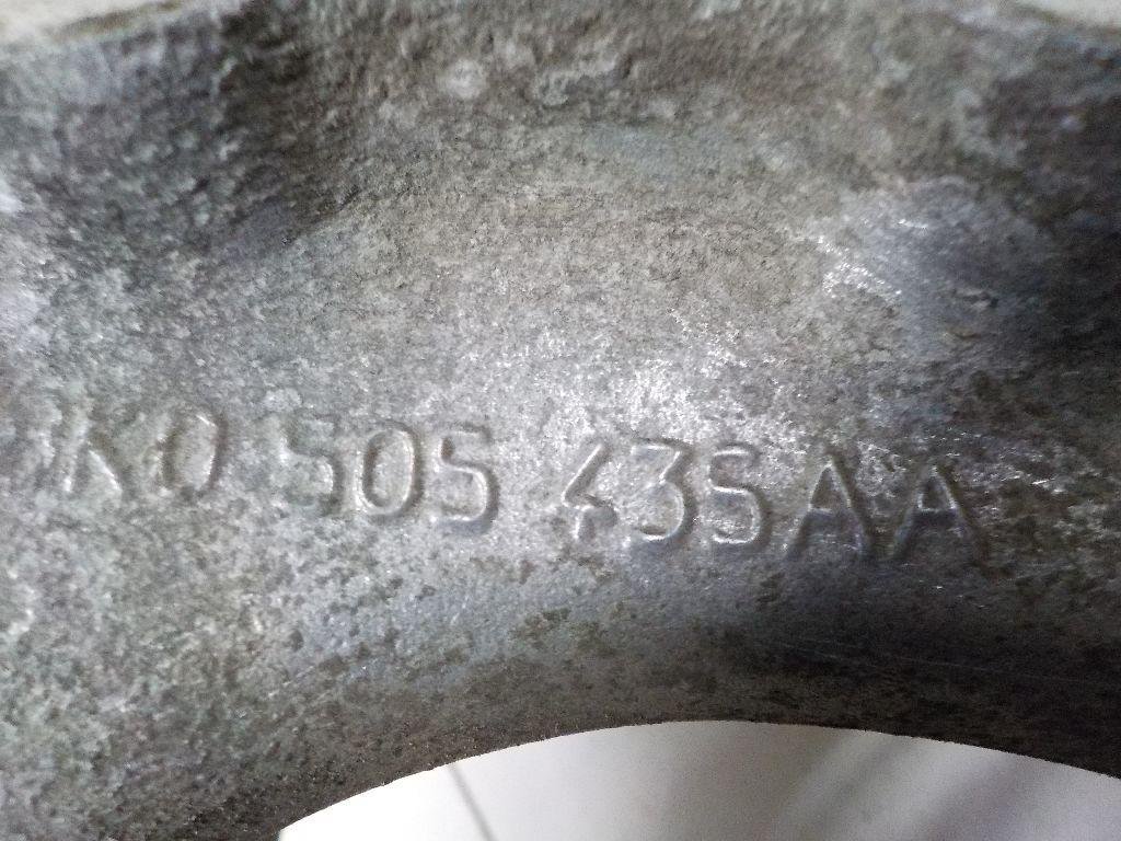 Кулак поворотный задний левый