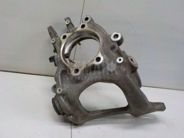 Кулак поворотный задний правый