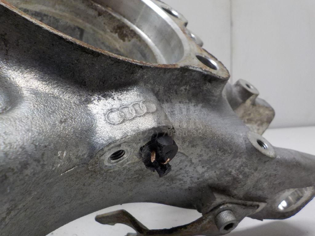 Кулак поворотный задний левый