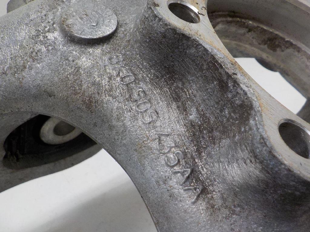 Кулак поворотный задний левый