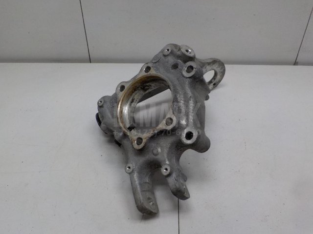 Кулак поворотный задний левый