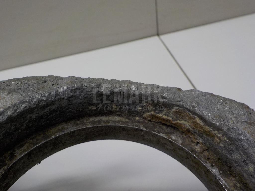 Кулак поворотный передний левый