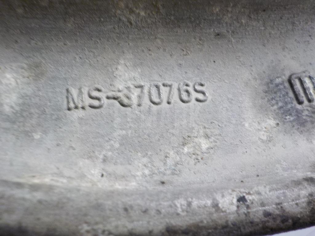 Рычаг передний нижний левый задний