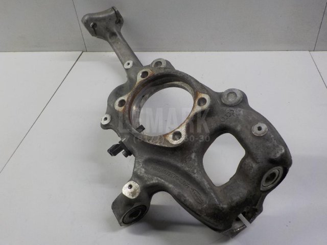 Кулак поворотный передний левый