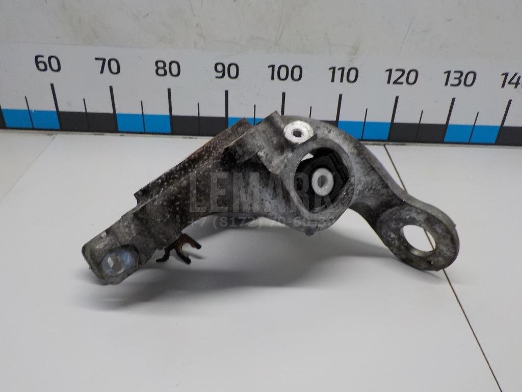 Кулак поворотный задний левый